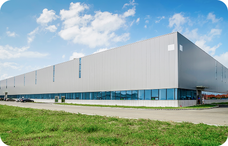 Chúng tôi có 2 nhà máy gia công kính